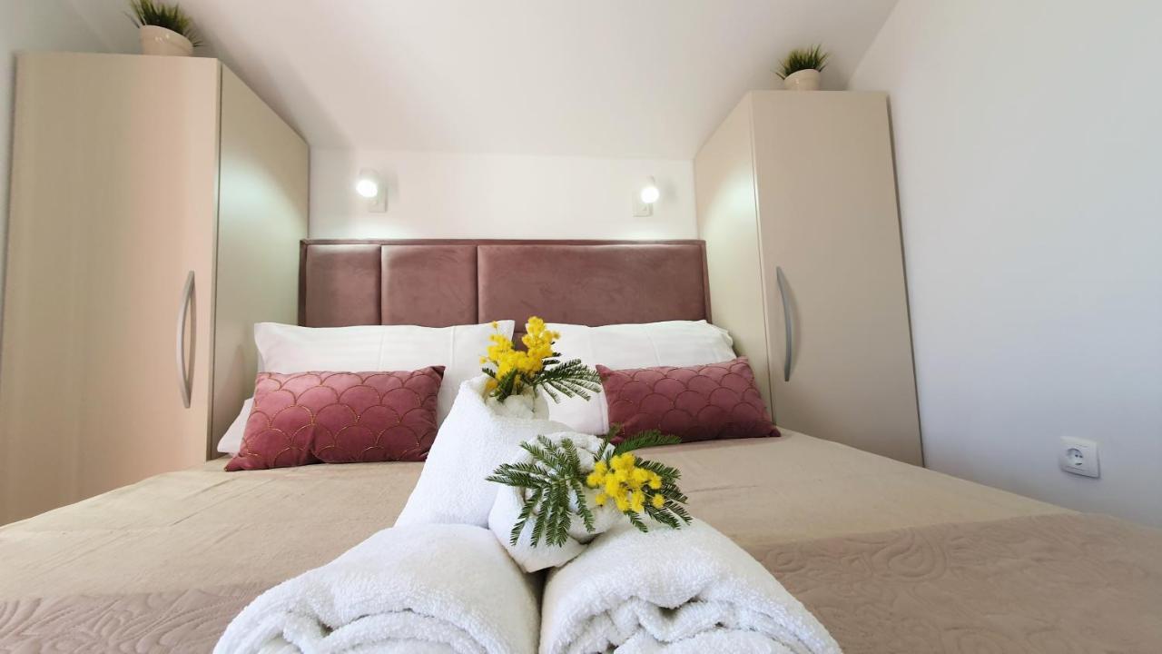 Anas Lagoon Holiday House With Pool At Azure Beach 말리 드르베니크 외부 사진