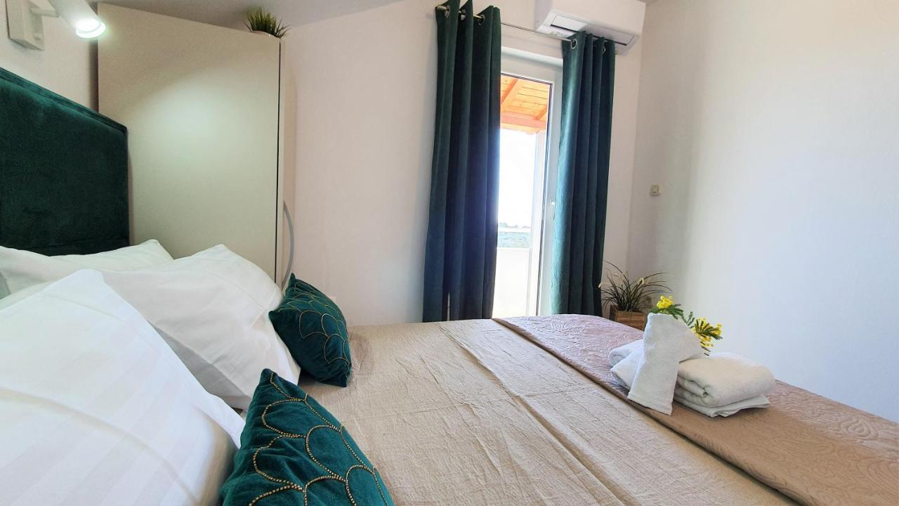 Anas Lagoon Holiday House With Pool At Azure Beach 말리 드르베니크 외부 사진