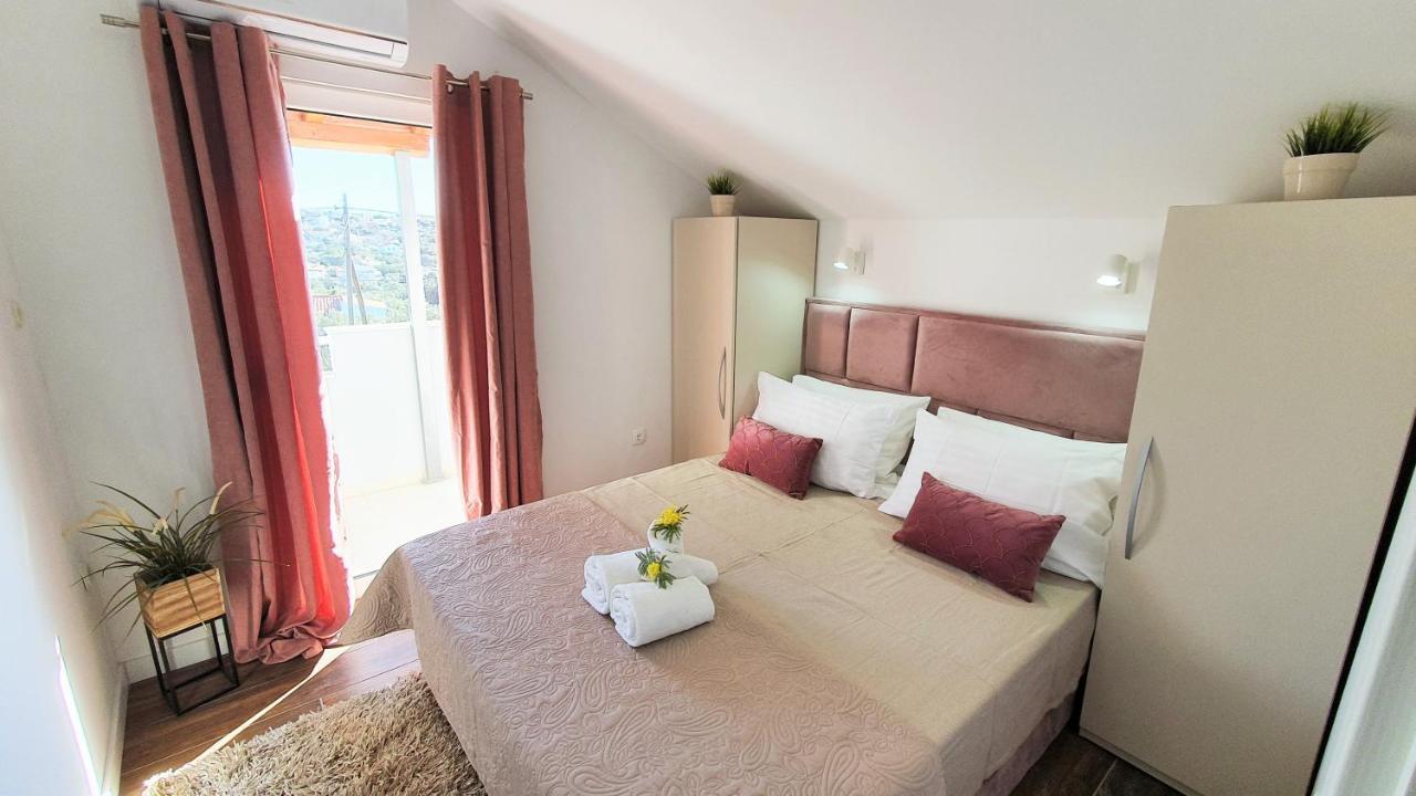 Anas Lagoon Holiday House With Pool At Azure Beach 말리 드르베니크 외부 사진