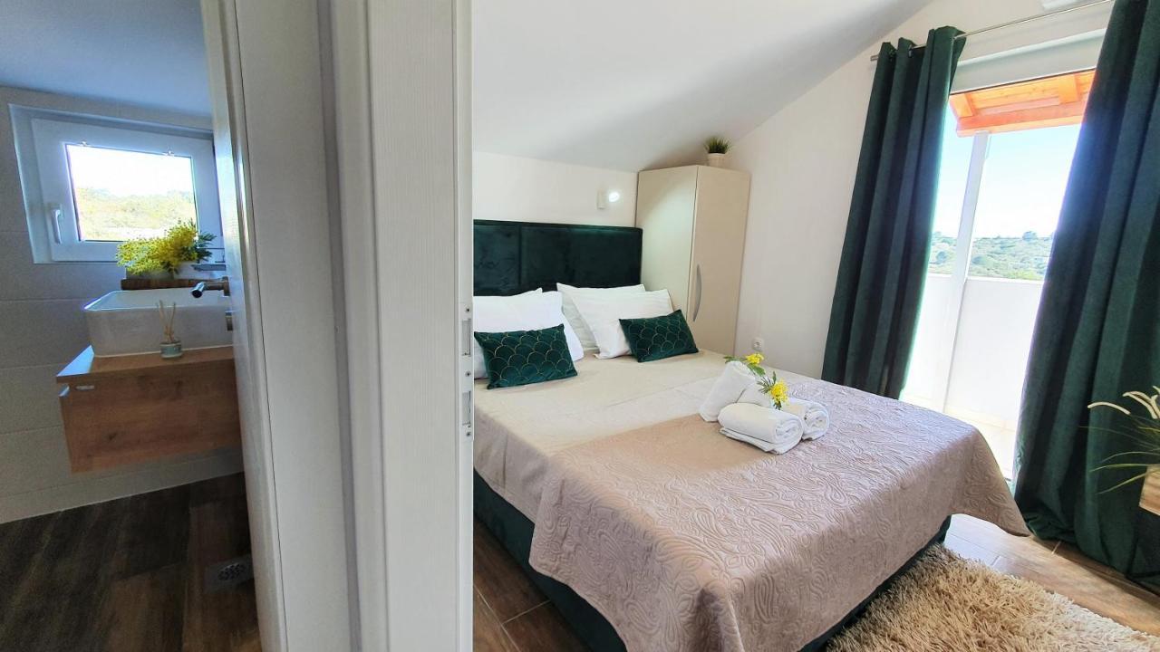 Anas Lagoon Holiday House With Pool At Azure Beach 말리 드르베니크 외부 사진