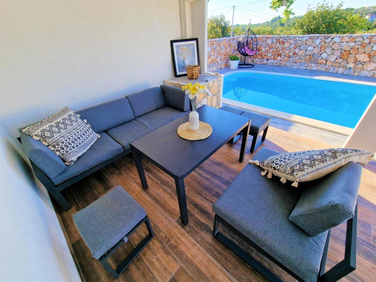 Anas Lagoon Holiday House With Pool At Azure Beach 말리 드르베니크 외부 사진